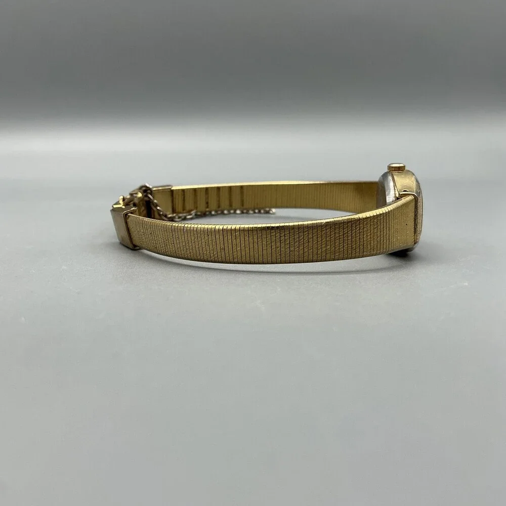 Vtg Pulsar Womens Watch 17mm Gold Tone Bracelet V811-5880 New Battery 6.75